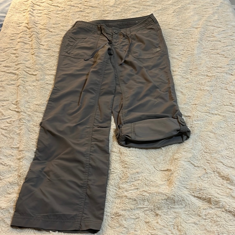 The North Face Lightweight Gray Cargo  Roll Up Into Capris Pants Size  4 - Picture 2 of 10